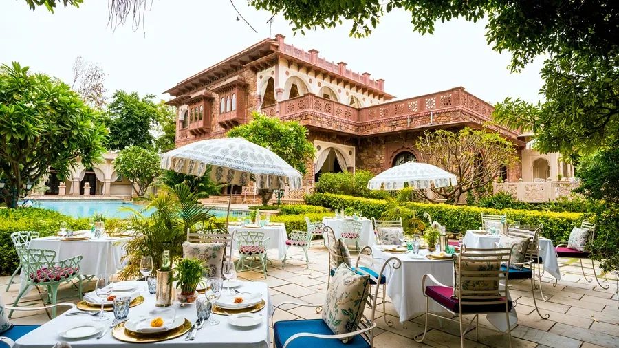 Khas Bagh, the house and pool
